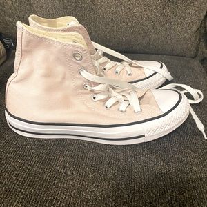 Like new Girls Converse high top sneakers size 6